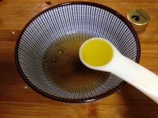 5、了不起的小番茄+什锦减脂沙拉,加入橄榄油调和均匀成为碗汁