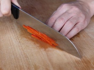 9、糖醋鱼,红椒切丝