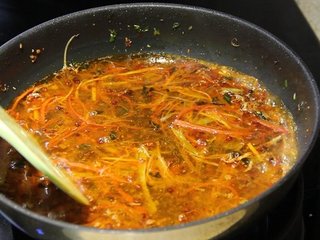 25、糖醋鱼,加适量的水烧开