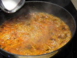 27、糖醋鱼,放入白糖翻炒