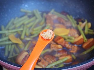 11、豆角焖面,20分钟后再根据个人口味加入鸡精