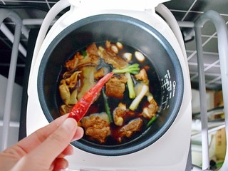 12、排骨烧山药 （电饭煲版）,根据个人口味放适量的干辣椒，不爱吃辣也可不放哦！