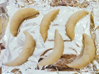 9、香蕉牛奶椰蓉包,都做好以后进行第二次发酵，发至1.5倍大