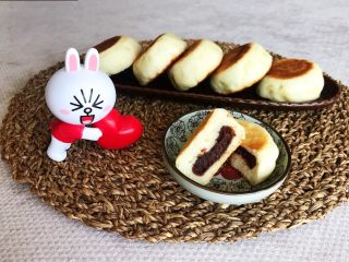 23、奶香豆沙饼,奶香豆沙饼出锅了