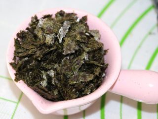 7、紫菜肉松面包,发酵时把紫菜撕碎备用