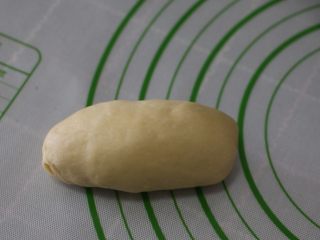 14、紫菜肉松面包,收好口，收口朝下放入烤盘