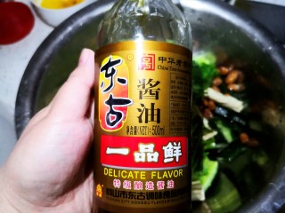 12、凉拌腐竹黄瓜,加生抽