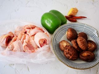 1、黄焖鸡,准备好材料