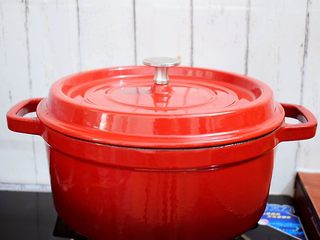 13、黄焖鸡,大火烧开转中小火炖煮15-20分钟