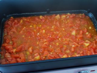 6、番茄鸡蛋拌面,翻炒至出汁