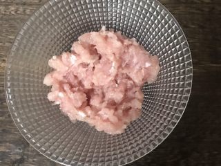 4、番茄肉酱意面,猪肉剁成末