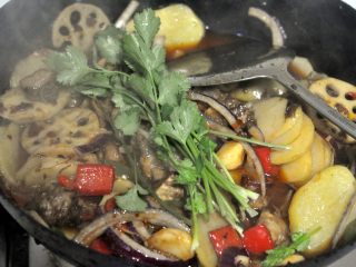 18、香辣干锅排骨,翻炒几下，入味收汁即可出锅。