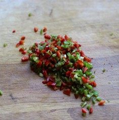 14、薯粉蒸肉,青红椒切成末