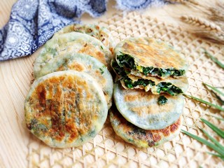 17、不擀皮～皮薄馅大～韭菜馅饼,皮包馅大，特别好吃，热的时候外皮还带点酥脆。等一会儿会很软！