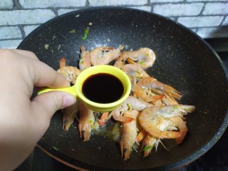 9、油焖大虾,老抽