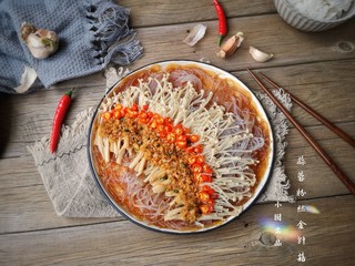 15、蒜蓉粉丝蒸金针菇——快手下饭就靠它,粉丝吸饱了料汁变得特别美味。