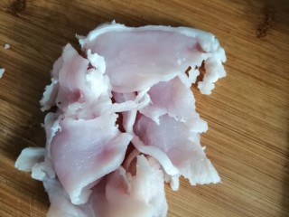 1、白菜（娃娃菜）豆腐汤,肉切薄片