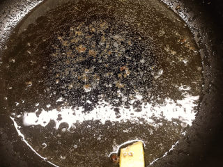 10、青椒炒猪肝,锅中留油