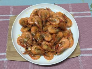 11、香辣虾,捞出沥干油备用