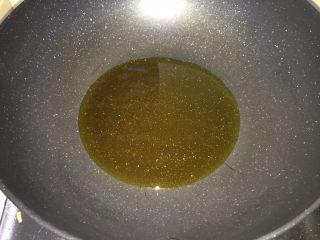 12、香辣虾,另起锅，锅内倒油加热