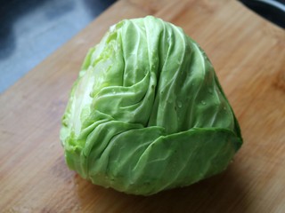 1、≈干锅手撕包菜≈,包菜推荐选用牛心卷，相比普通球包菜口感更好一些