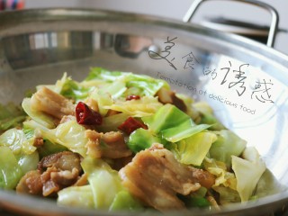 18、≈干锅手撕包菜≈,美味下饭的干锅手撕包菜就做好了