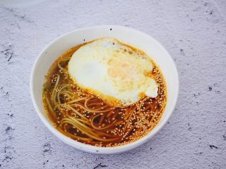 10、酸汤面,放入荷包蛋