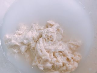 7、家庭自制凉皮,多次揉洗