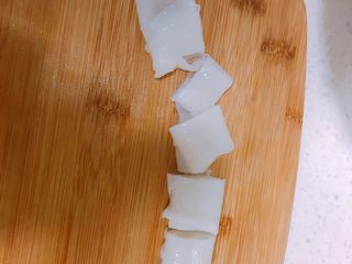 29、家庭自制凉皮,凉皮蒸好后可以卷起来切了