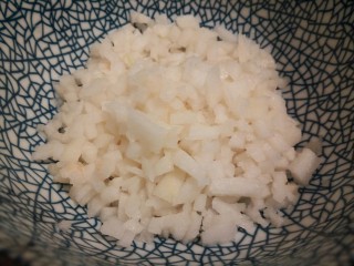 8、香辣萝卜丁,梨也切丁