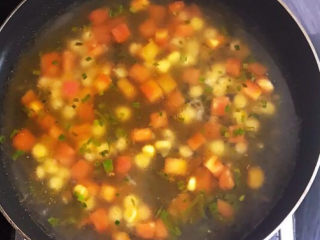 15、西红柿面疙瘩,加入冷水