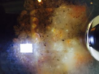 11、茄汁肉沫酿豆腐,盖上锅焖煮3分钟