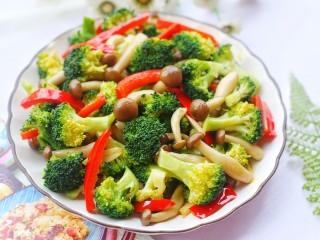 13、西兰花炒菌菇,清清爽爽。