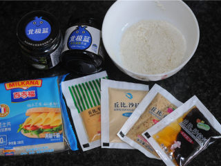 1、红薯芝士丸子,所有的食材准备好