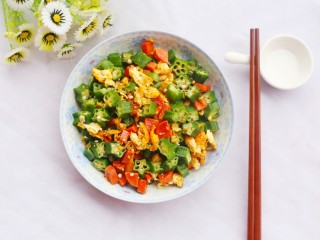 11、营养丰富的秋葵炒鸡蛋,成品。
