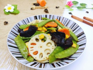 22、#时令蔬菜#荷塘月色小炒,近看颜色很诱惑有没有。