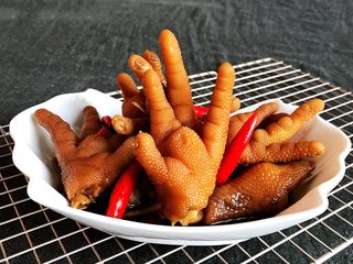 39、私房菜  密制酸辣鸡爪,密制酸辣鸡爪酸辣适宜，口感筋道，很有嚼劲，可以下酒也可以当做小零食~