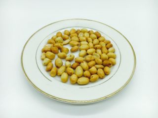 8、宫保鸡丁,把花生米的脱掉