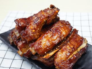 14、蜜汁烤排骨,哇哇,色泽有木有很诱人!