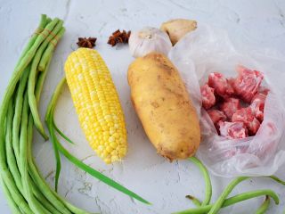 1、东北乱炖,准备好材料