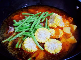 8、东北乱炖,加入豆角和玉米