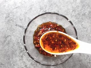 9、凉拌香辣杏鲍菇,辣油3汤匙（不能吃辣就少放）