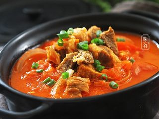 13、番茄牛肉煲,习惯性的来个特写，色诱一下亲们的味觉。