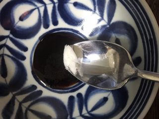 5、葱油汤面,加一点点猪油（没有猪油可以加一点橄榄油）