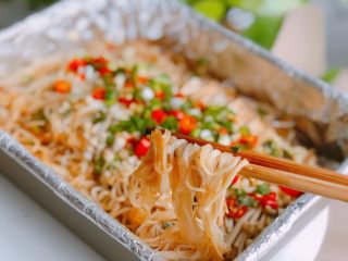 10、蒜茸粉丝金针菇,好吃的不得了！！