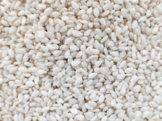 10、大吉大利香辣口水鸡,准备白芝麻。