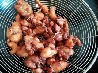 14、椒香辣子鸡,鸡块金黄后捞起来沥干油份