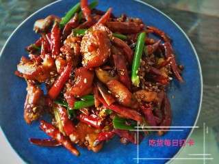 22、椒香辣子鸡,装盘