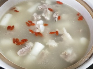 15、山药排骨汤,再撒1小把枸杞，关火