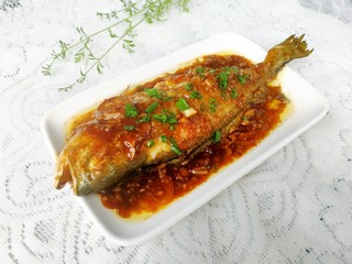 16、红烧黄花鱼,出锅后撒上适量葱花，开吃啦